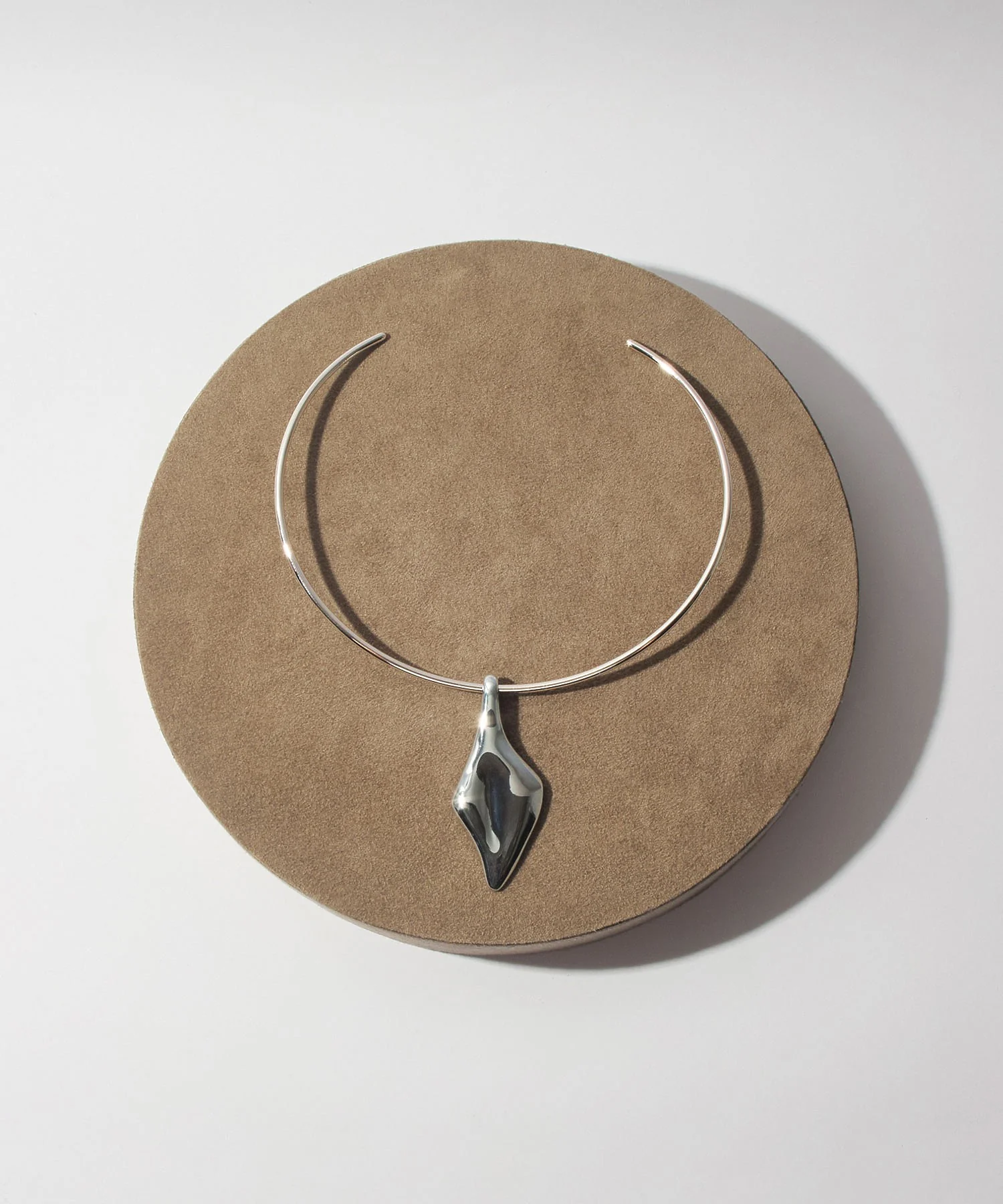 loni/LEAF PLATE CHOKER - Image 7