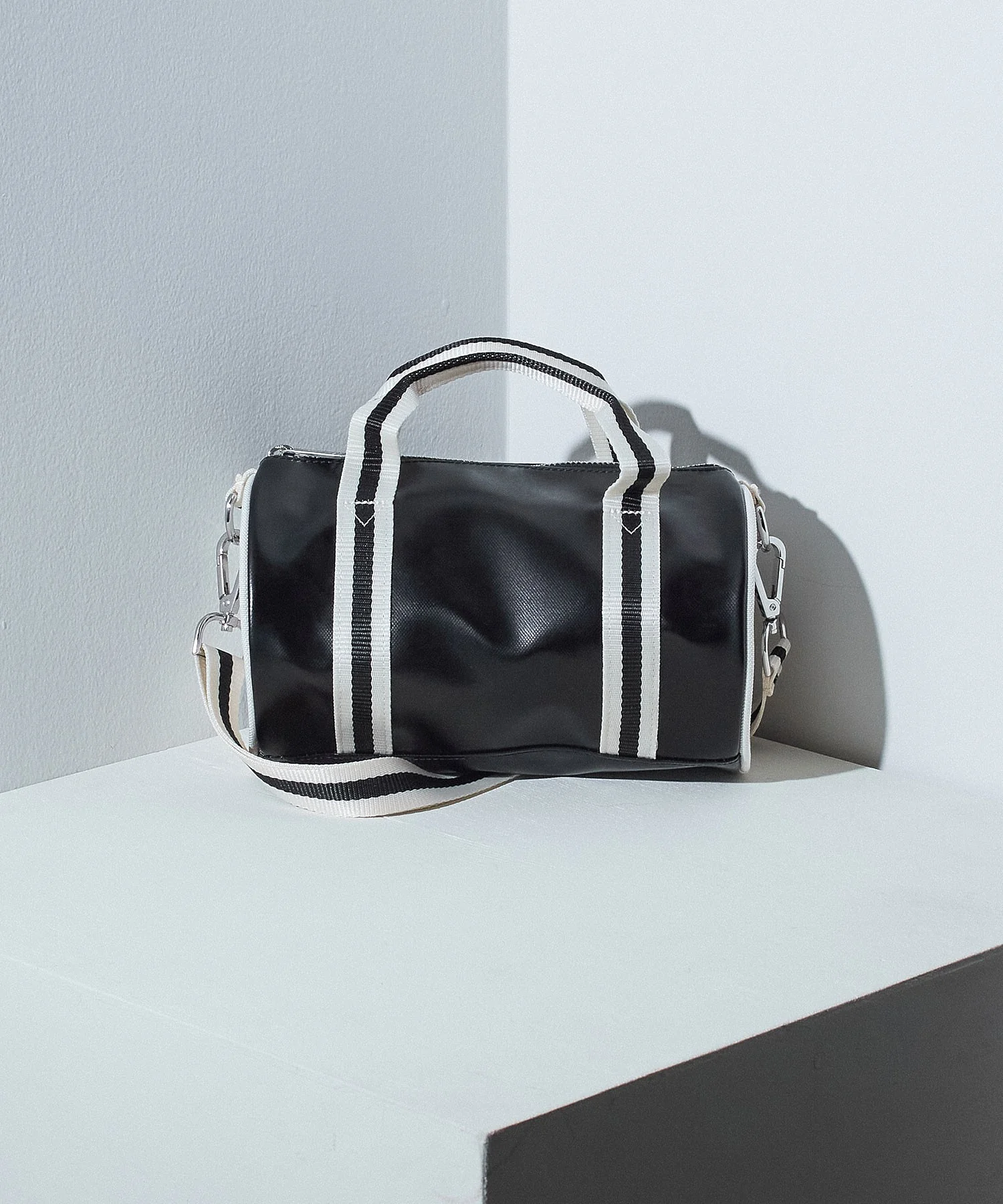 FRED PERRY/CLASSIC MINI BARREL BAG - Image 3