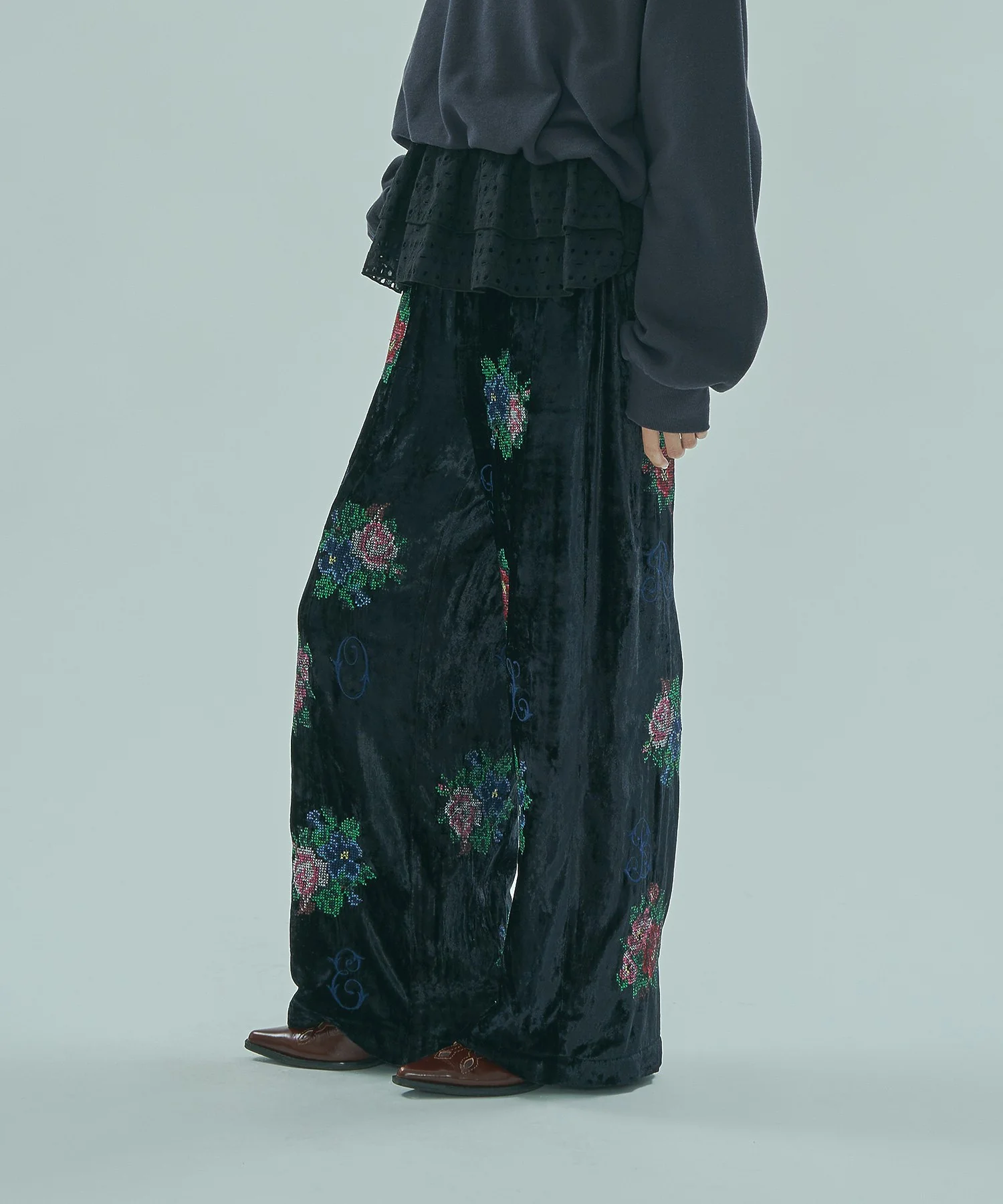 【ROSE BUD別注】INDIA IS BEAUTIFUL/ROSE EMBROIDERY VELVET PANTS - Image 4