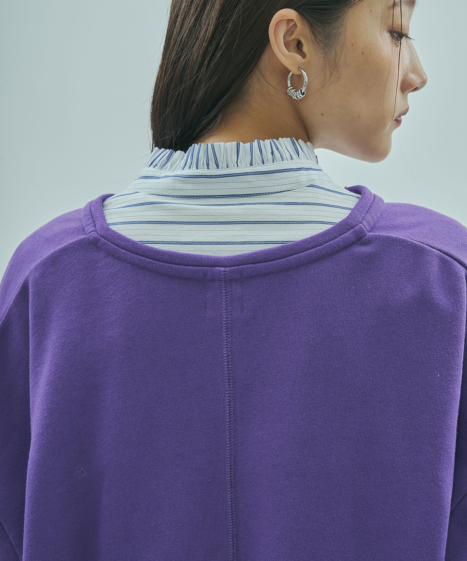 V-NECK SWEATSHIRT - Image 12