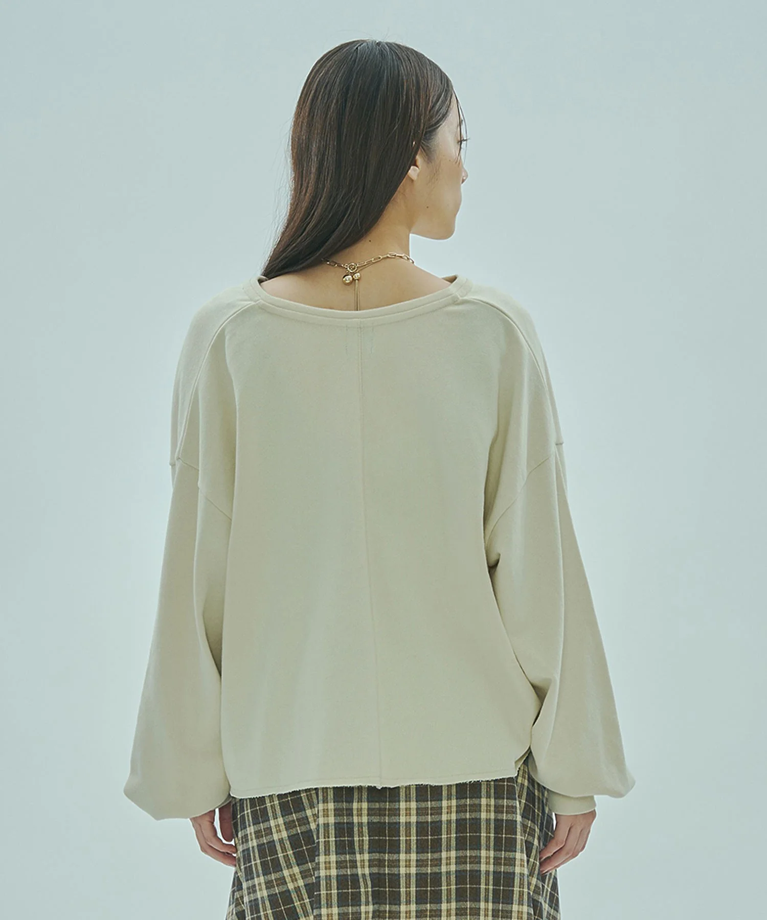 V-NECK SWEATSHIRT - Image 15